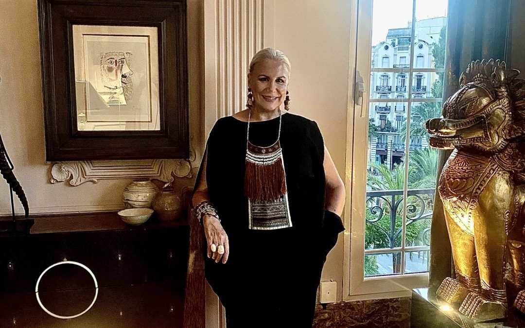 LAURA FITERA NOS RECIBE EN SU CASA DONDE LA DECORACIÓN SE VUELVE ARTE.