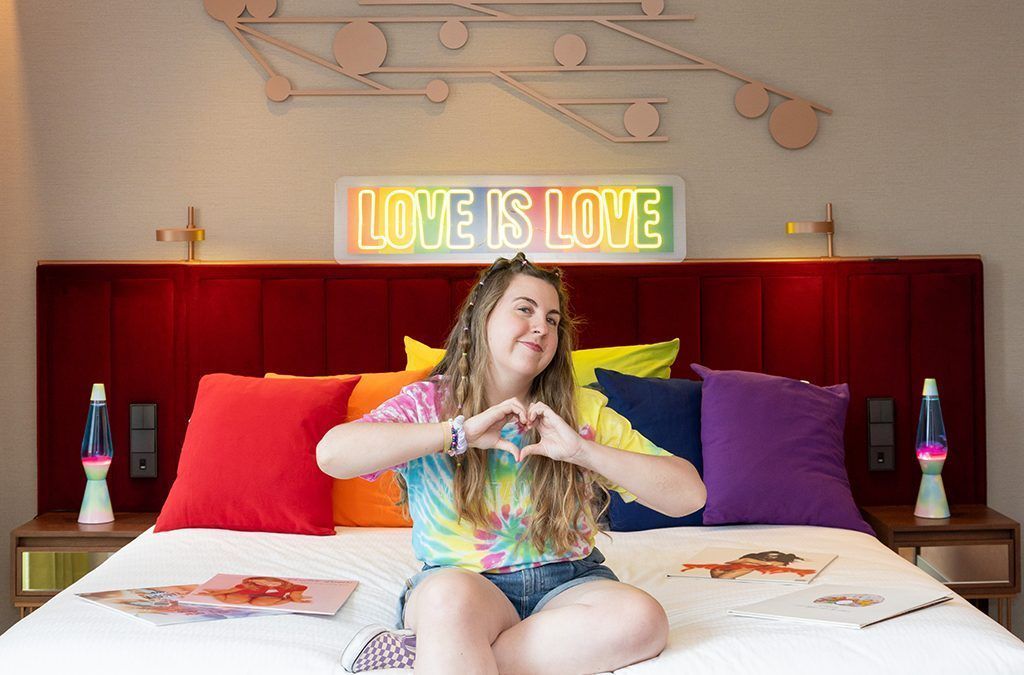 CAROLINA IGLESIAS y HARD ROCK HOTEL MADRID celebran el Pride con una suite única