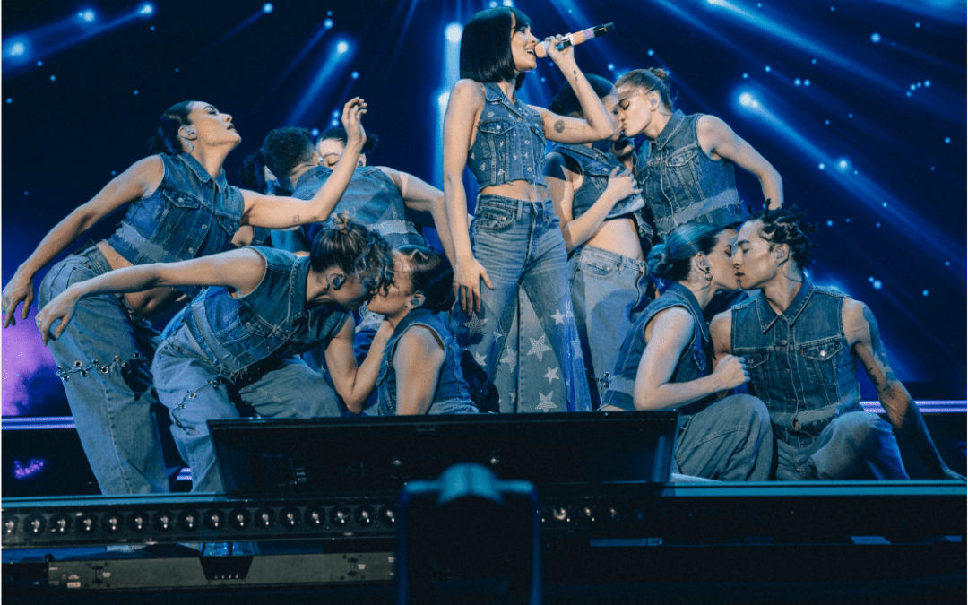 Aitana apuesta por el denim para los looks de su nueva gira