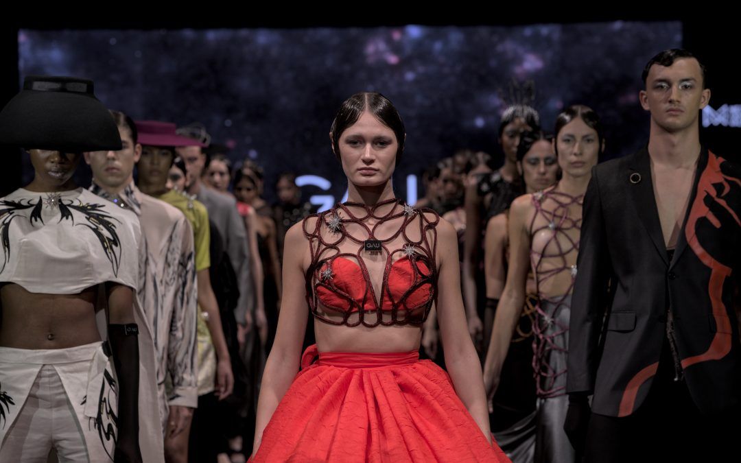 La nueva colección de GAU brilla en el Universo de la Moda»