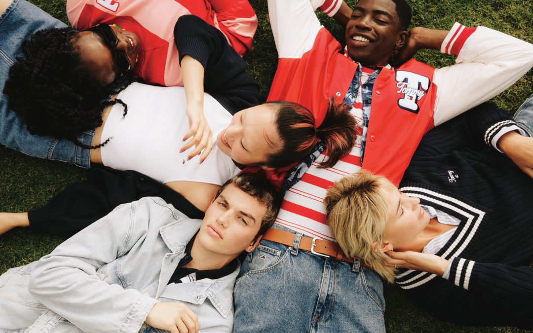 Mia Regan protagoniza la nueva campaña SS24 de Tommy Jeans