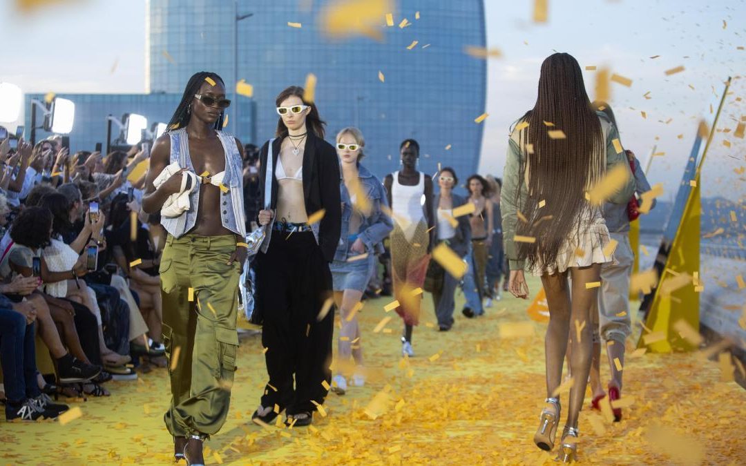 Desigual culmina su rebranding con un espectacular Fashion Show