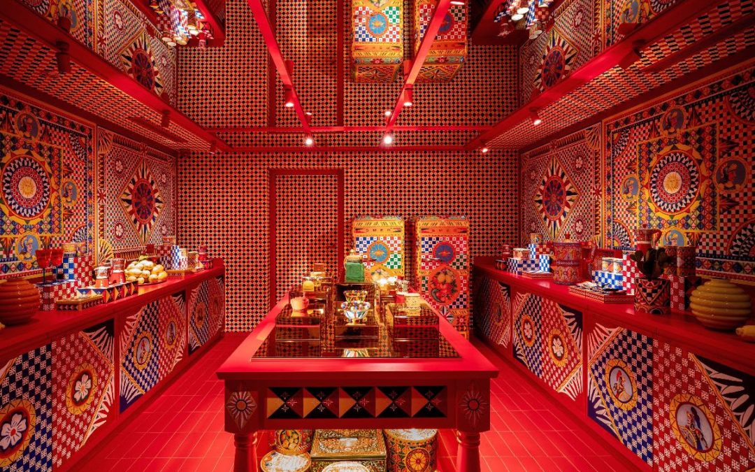 Dolce&Gabbana presenta, un verano más, su propuesta de decoración en el emblemático beach club marbellí de La Câbane