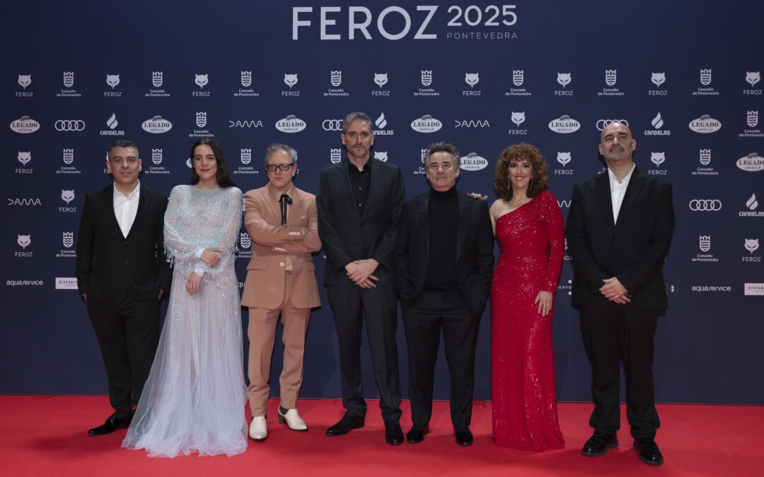 LA MODA GALLEGA INVADE LA ALFOMBRA ROJA DE LOS PREMIOS FEROZ DE LA MANO DE ROBERTO VERINO 