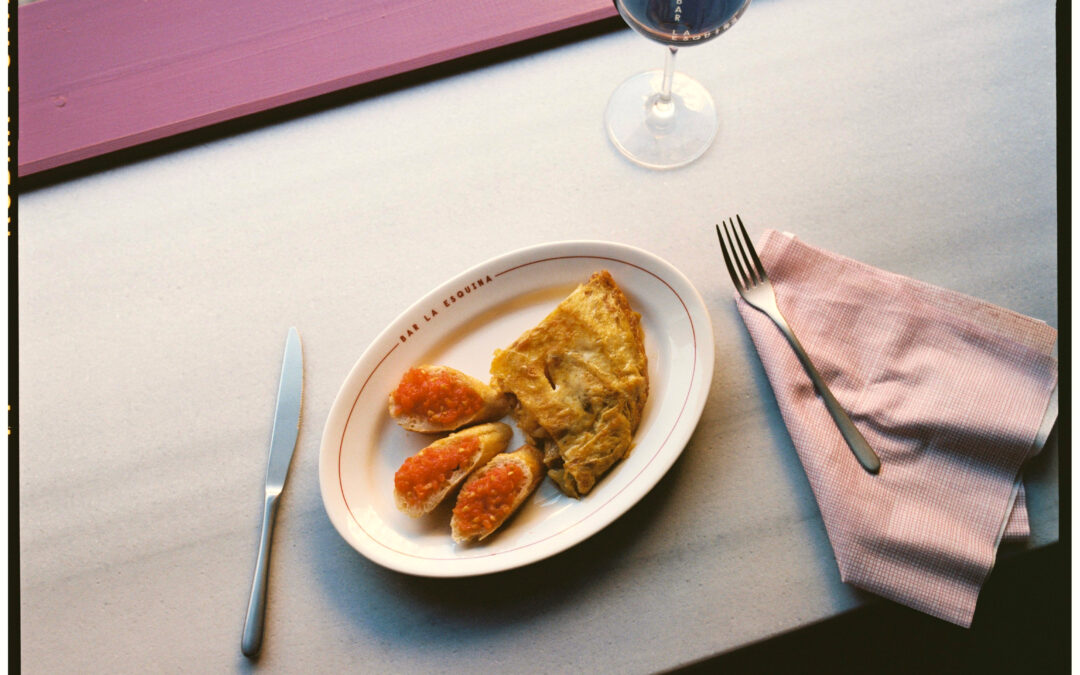 LA ESQUINA, EL HONESTO HOMENAJE GASTRONÓMICO A LA CIUDAD DE BARCELONA