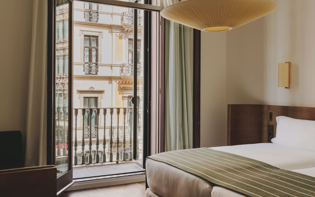 El HOTEL REGINA contribuye al intercambio de libros con su punto BOOKCROSSING durante Sant Jordi