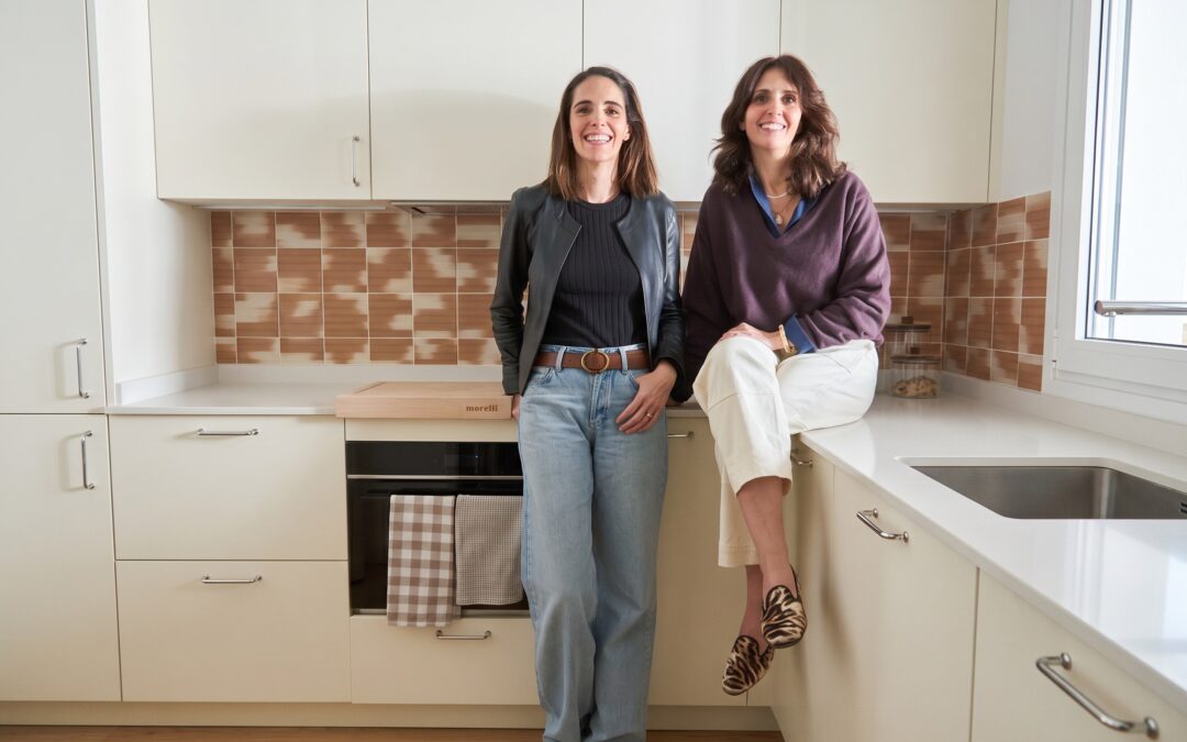 MORETTI y la interiorista MARÍA AGUILAR presentan una cocina de inspiración setentera en clave contemporánea