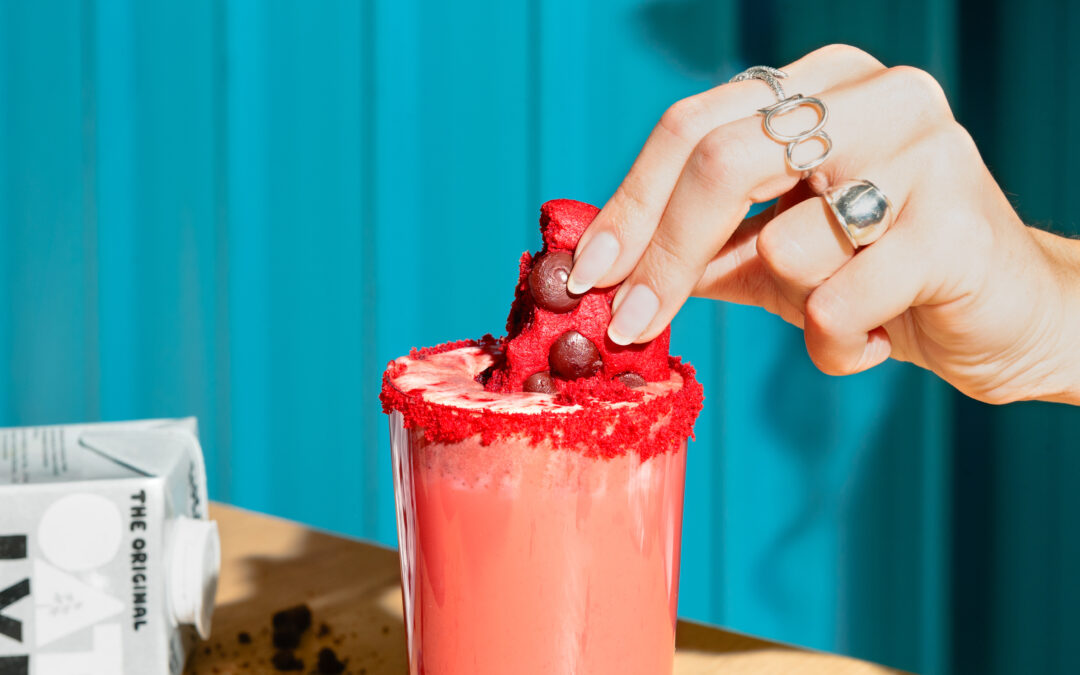 El batido que conquista el verano: OATLY Y DEMASIÉ reinventan las cookies en forma de bebida